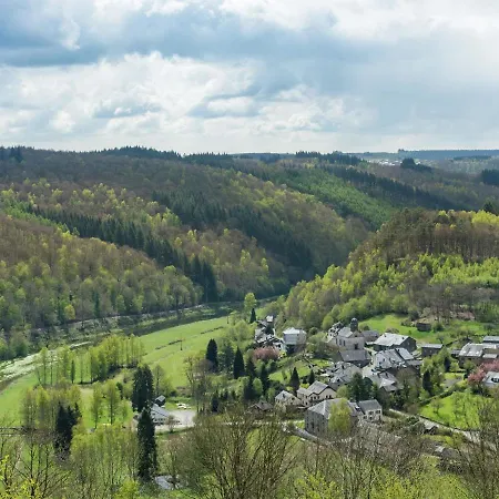 Nyaraló Spacious With Private Garden In Ardennes